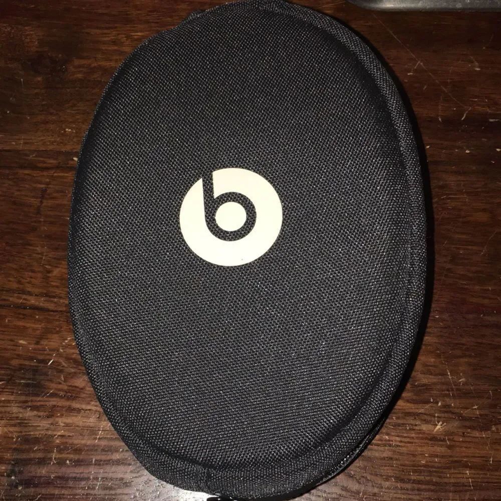 Beats by Dr Dre soft black zipper storage case for headphones clean nice
